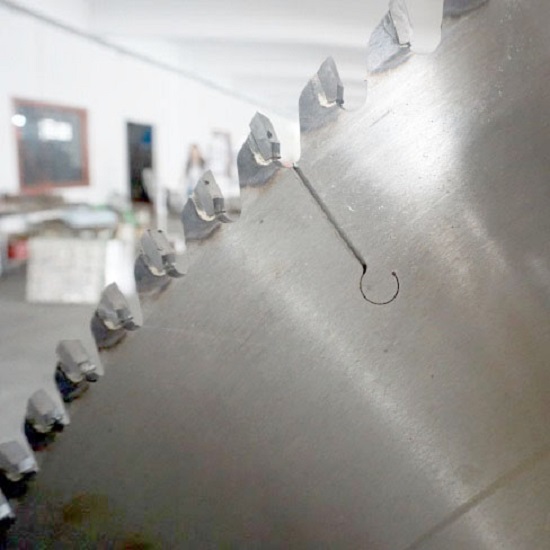 鋁板切割機(jī)鋸片鋸縫太大怎么辦？