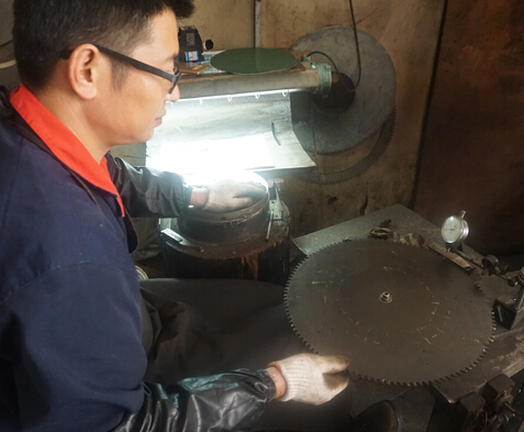 車間操作工人